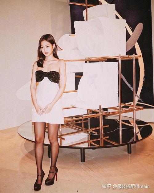 网红黑料社 明星黑丝袜穿搭,明星黑丝袜穿搭背后的时尚秘密